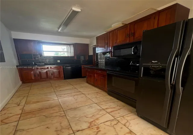 2nd image of 9350 E Bay Harbor Dr, Bay Harbor Islands, FL 33154