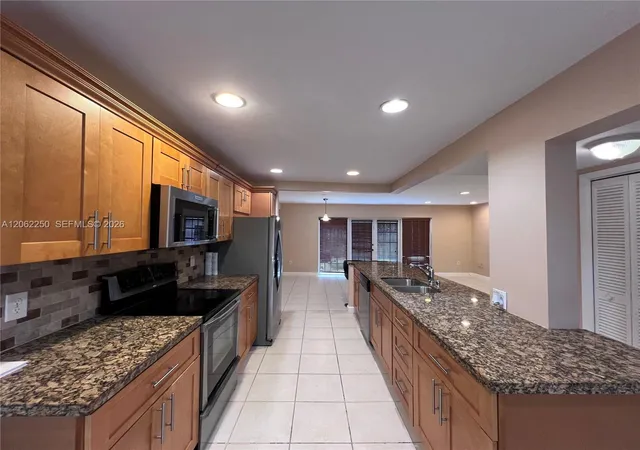 3rd image of 2750 N 34Th Ave #9D, Hollywood, FL 33021 | MLS# A12062250