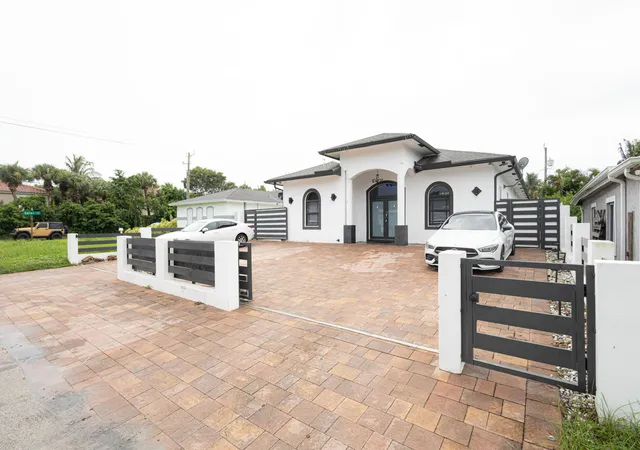 Photo 2 of Single family home for sale at 725 Mercury St, West Palm Beach, FL 33406 | MLS# B26058966 | Listing updated on 2026-09-27