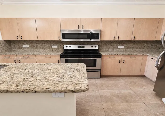 3rd image of 533 Ne 3Rd Ave #320, Fort Lauderdale, FL 33301 | MLS# A12062272