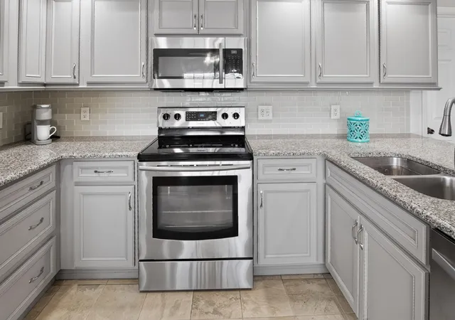4th image of 1103 Sw Swan Lake Cir #102, Port St Lucie, FL 34986 | MLS# B26058977