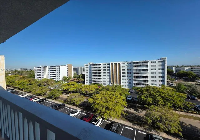 2nd image of 319 Ne 14th Ave #702, Hallandale Beach, FL 33009 | MLS# A12062483