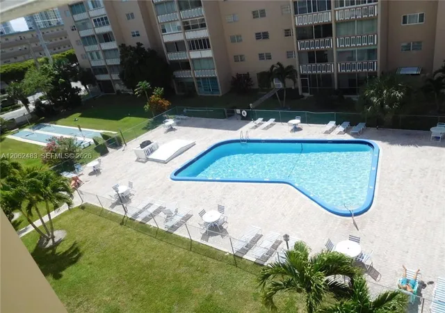 2nd image of 319 Ne 14Th Ave, Hallandale Beach, FL 33009