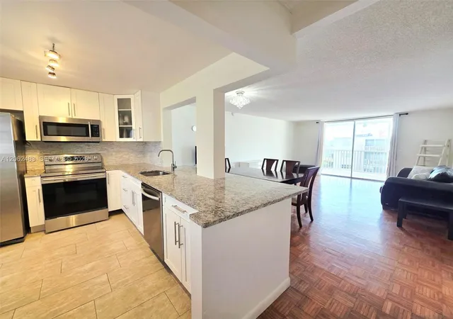 5th image of 319 Ne 14Th Ave, Hallandale Beach, FL 33009
