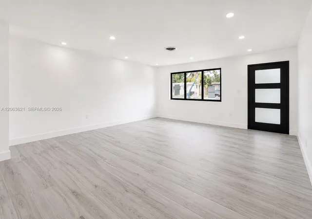 2nd image of 1141 Ne 166th St, North Miami Beach, FL 33162 | MLS# A12063621