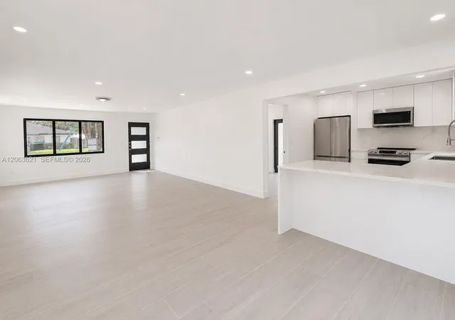 3rd image of 1141 Ne 166Th St, North Miami Beach, FL 33162 | MLS# A12063621