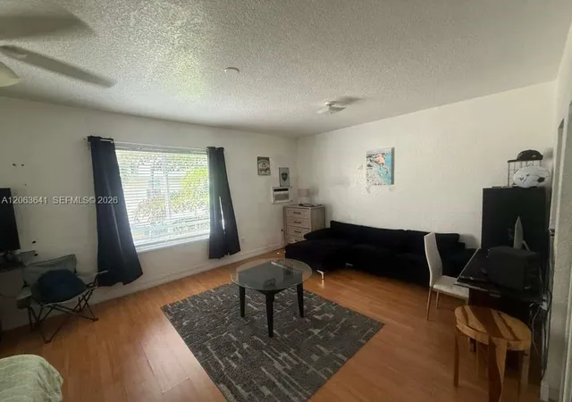 2nd image of 820 Euclid Ave #206, Miami Beach, FL 33139 | MLS# A12063641