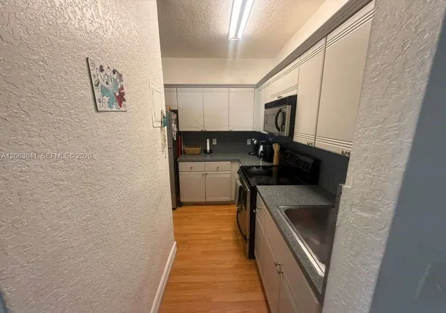 2nd image of 820 Euclid Ave, Miami Beach, FL 33139