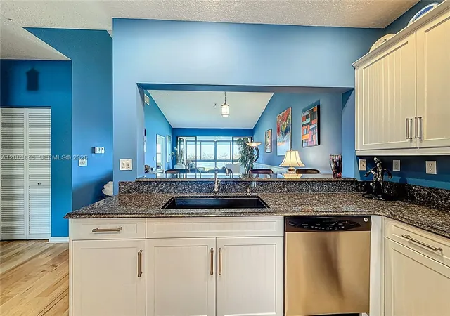 4th image of 6082 Se Lndg Wy, Stuart, FL 34997