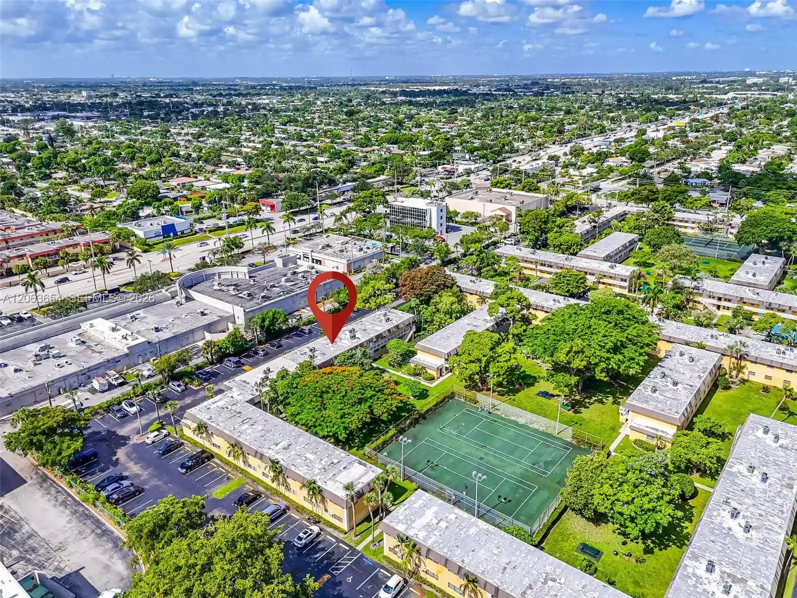 Listing Photo 1 - Condo for sale in 5168 Ne 6Th Ave located at 5168 Ne 6Th Ave, Oakland Park, FL 33334 - Unit #416