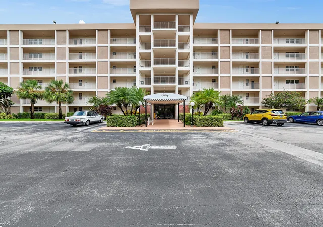 Photo 2 of Condo for sale at 2851 S Palm Aire Dr #405, Pompano Beach, FL 33069 | MLS# B26059070 | Listing updated on 2026-10-01