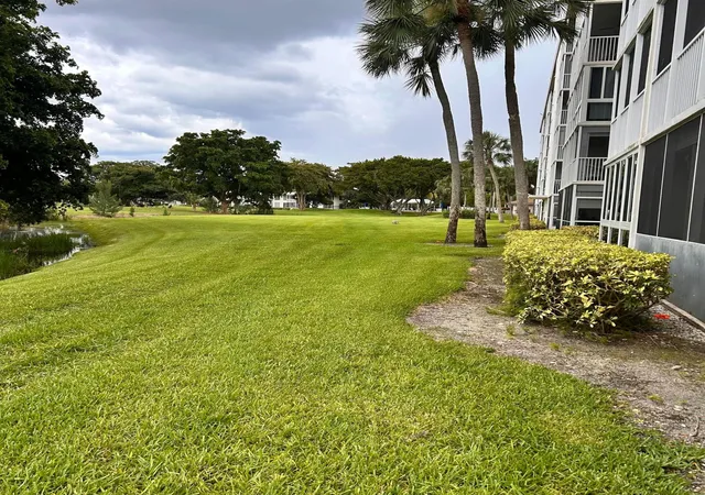 Photo 4 of Condo for sale at 2851 S Palm Aire Dr #405, Pompano Beach, FL 33069 | MLS# B26059070 | Listing updated on 2026-10-01