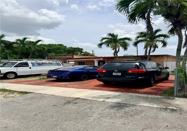 4th image of 142 E 45th St, Hialeah, FL 33013 | MLS# A12063703