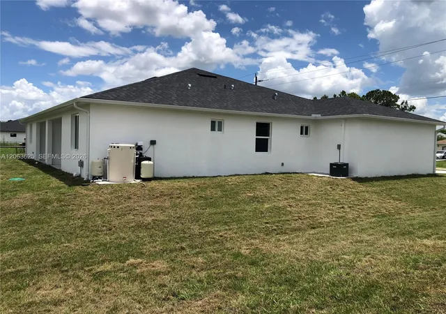 3rd image of 4568/4570 Golfview Blvd, Lehigh Acres, FL 33973 | MLS# A12063625