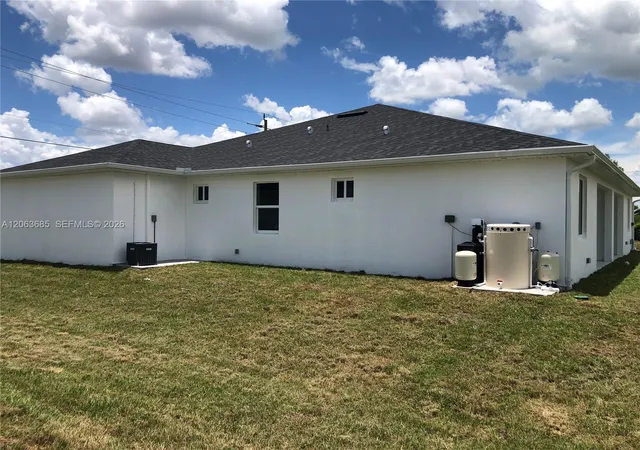 4th image of 4572/4574 Golfview Blvd, Lehigh Acres, FL 33973 | MLS# A12063685