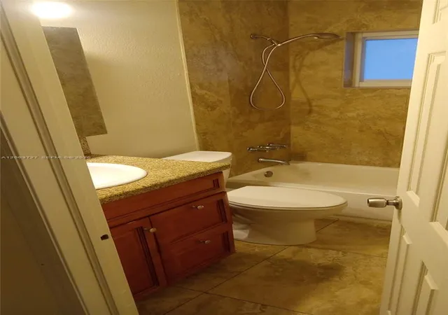 4th image of 1480 Nw 20Th Ct, Fort Lauderdale, FL 33311 | MLS# A12063727
