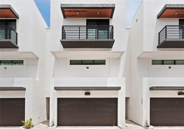 2nd image of 1054 N Victoria Park Rd, Fort Lauderdale, FL 33304 | MLS# A12062685