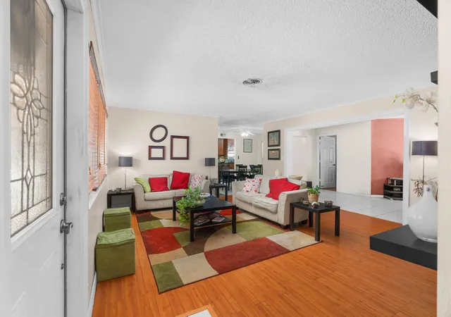 5th image of 1601 Ne 48Th Ct, Oakland Park, FL 33334 | MLS# B26059166