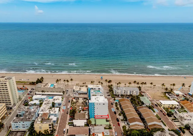 Listing Photo 1 - Condo for sale in building located at 320 S Surf Rd, Hollywood, FL 33019 - Unit #206