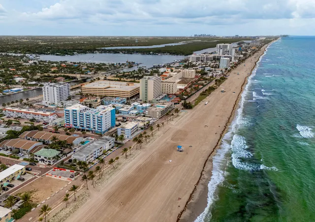 Listing Photo 3 - Condo for sale in building located at 320 S Surf Rd, Hollywood, FL 33019 - Unit #206