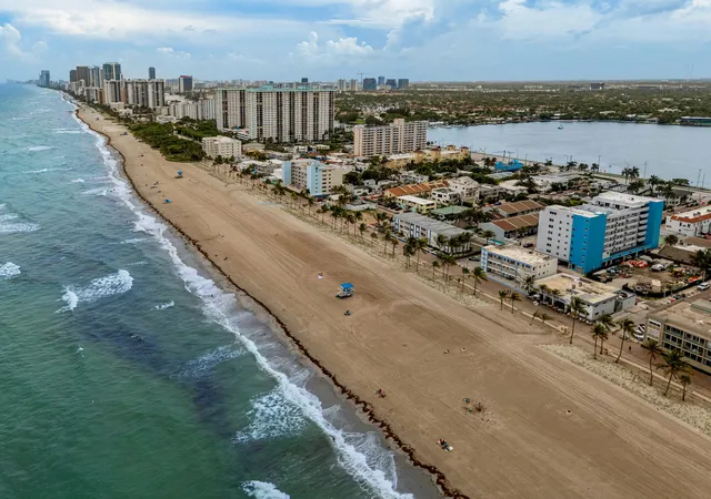 Listing Photo 4 - Condo for sale in building located at 320 S Surf Rd, Hollywood, FL 33019 - Unit #206