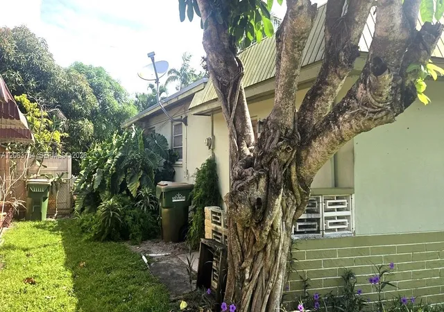 17th image of 185 Ne 129th St, North Miami, FL 33161 | MLS# A12063784
