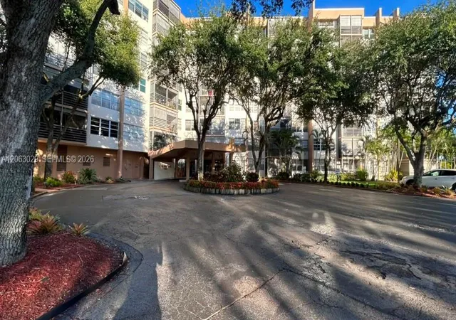 5th image of 1300 Saint Charles Pl #202, Pembroke Pines, FL 33026 | MLS# A12063029