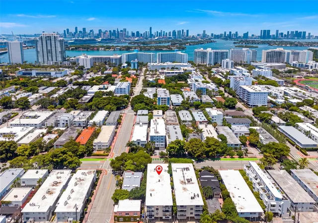 2nd image of 915 Jefferson Ave, Miami Beach, FL 33139