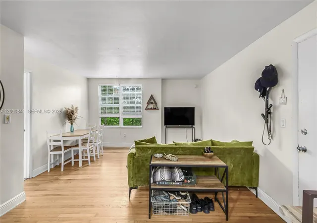 3rd image of 932 7Th St, Miami Beach, FL 33139