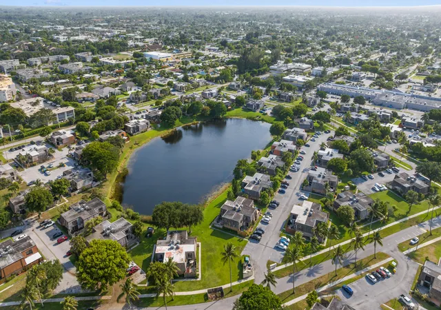 3rd image of 2540 Boundbrook Blvd #110, West Palm Beach, FL 33406 | MLS# B26059233