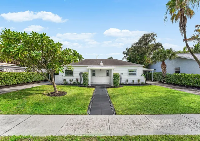Photo 1 of Multi family home for sale at 124 Mayfield Rd, Lantana, FL 33462 | MLS# B26059262 | Listing updated on 2026-10-08