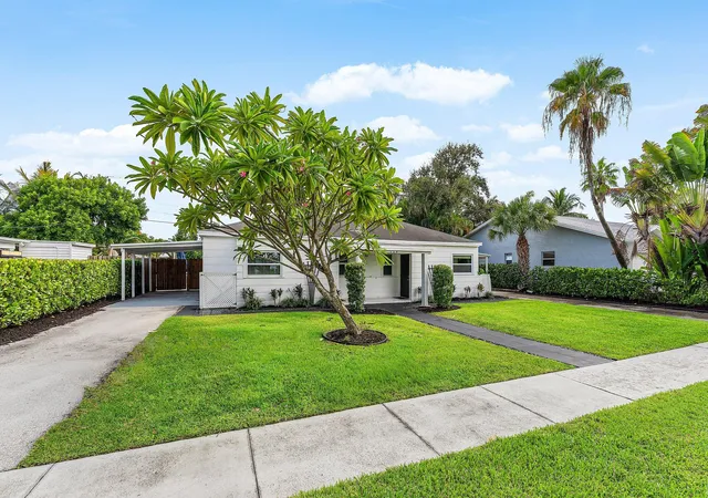 Photo 3 of House for sale at 124 Mayfield Rd, Lantana, FL 33462 | MLS# B26059262 | Listing updated on 2026-10-08
