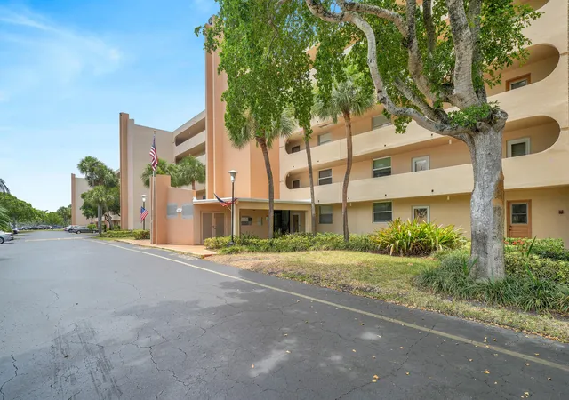 Photo 2 of Condo for sale at 6461 Nw 2nd Avenue #509, Boca Raton, FL 33487 | MLS# B26059276 | Listing updated on 2026-10-09