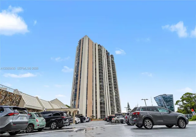 2nd image of 20335 W Country Clb Dr, Aventura, FL 33180