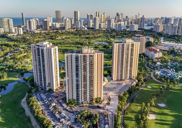 3rd image of 20335 W Country Club Dr #1702, Aventura, FL 33180 | MLS# A12060493