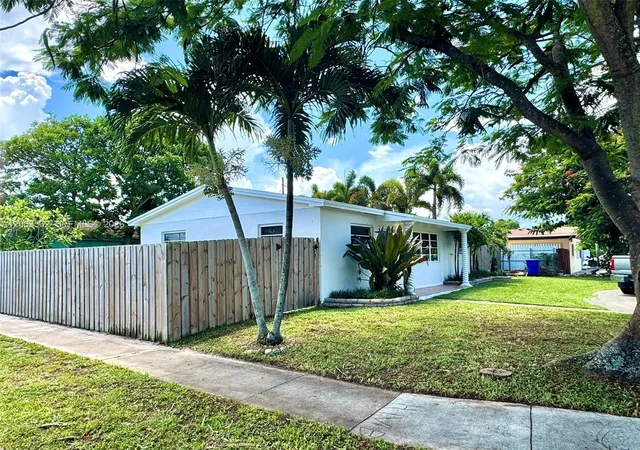 5th image of 341 N 66Th Ave, Hollywood, FL 33024 | MLS# A12063562