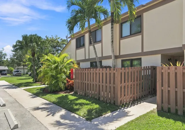 Photo 3 of Townhouse for sale at 2975 Nw 106th Avenue #3, Sunrise, FL 33322 | MLS# B26059319 | Listing updated on 2026-09-28