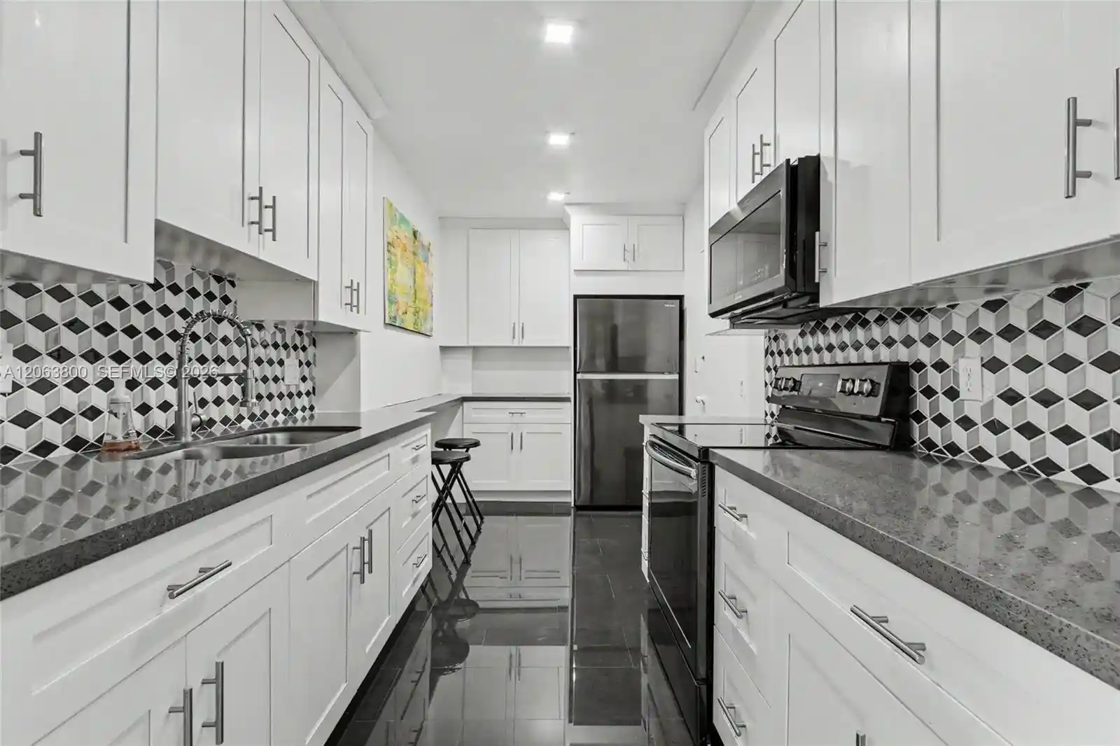 Listing Photo 1 - Condo for sale in 4400 Hillcrest Dr located at 4400 Hillcrest Dr, North Lauderdale, FL 33021 - Unit #1005A