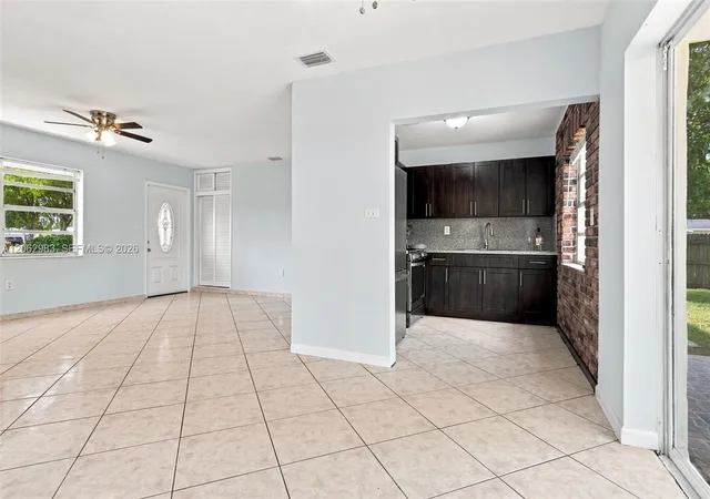 4th image of 200 N 69Th Ter, Hollywood, FL 33024 | MLS# A12062983
