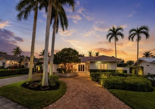 Photo 1 of Single family home for sale at 4220 Ne 26th Avenue, Lighthouse Point, FL 33064 | MLS# B26059394 | Listing updated on 2026-09-30