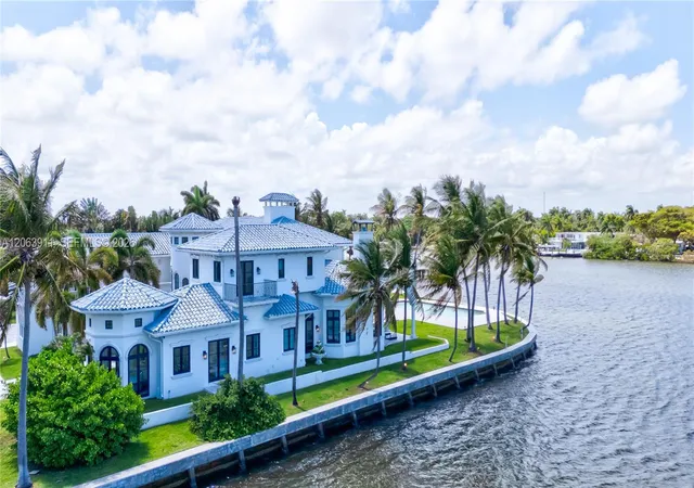 5th image of 900 S Northlake Dr, Hollywood, FL 33019 | MLS# A12063911