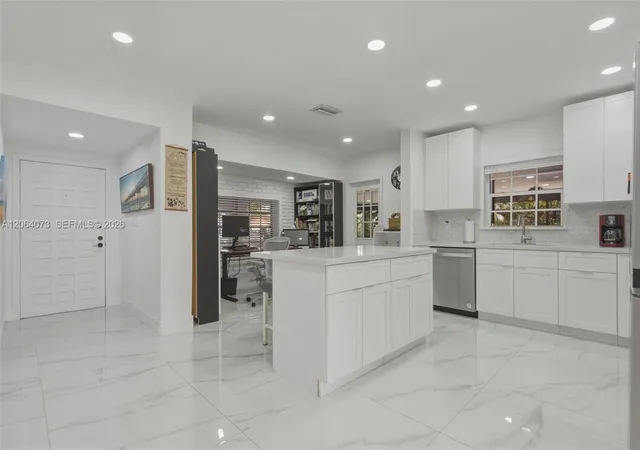 2nd image of 11621 Nw 58th Pl, Hialeah, FL 33012 | MLS# A12064073
