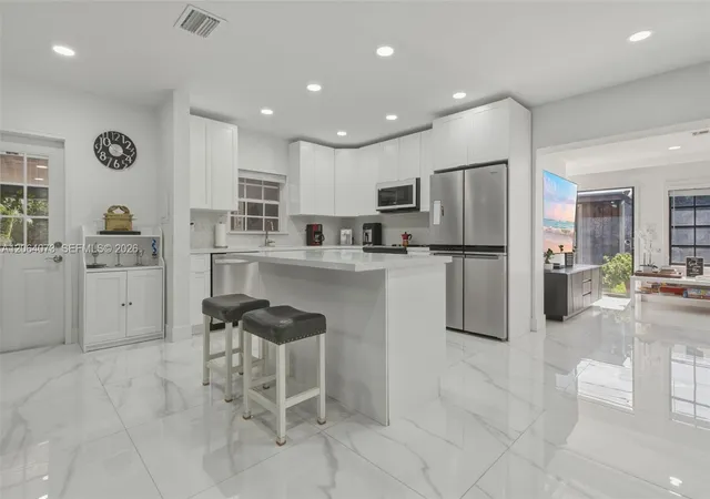 3rd image of 11621 Nw 58Th Pl, Hialeah, FL 33012 | MLS# A12064073
