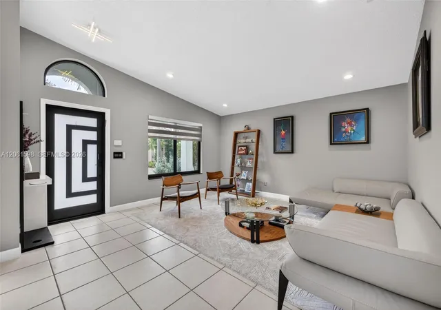 4th image of 1603 E Harmony Lake Cir, Davie, FL 33324 | MLS# A12061598