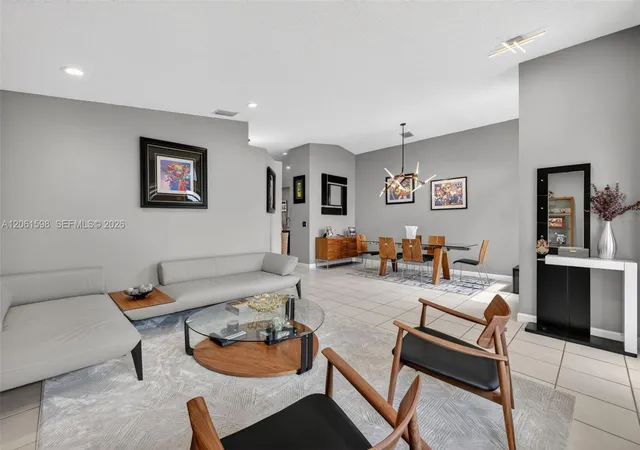 5th image of 1603 E Harmony Lake Cir, Davie, FL 33324 | MLS# A12061598