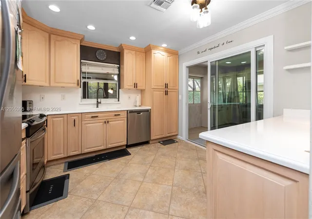 5th image of 715 Se 22Nd Ln, Homestead, FL 33033 | MLS# A12055355