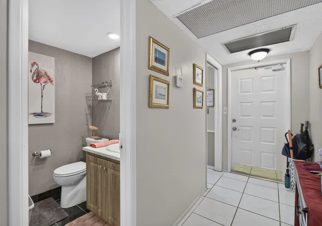 Listing Photo 3 - Condo for sale in building located at 806 Cypress Grv Ln, Pompano Beach, FL 33069 - Unit #304