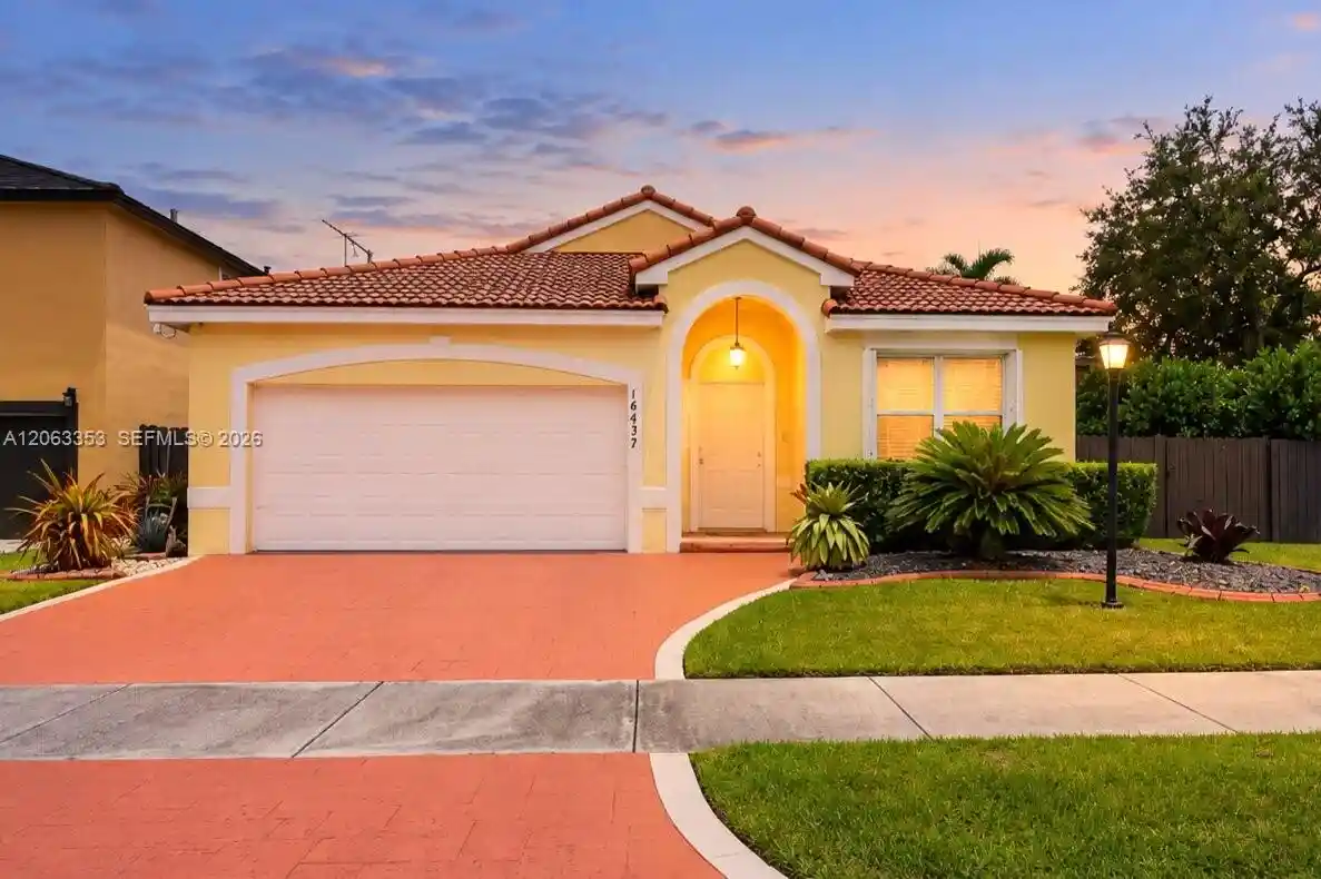 Single family home for sale at 16437 SW 76th Terrace, Miami, FL 33193 | MLS# A12063353