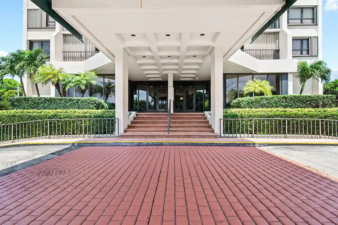 Photo 1 of Condo for sale at 5600 N Flagler Dr #2202, West Palm Beach, FL 33407 | MLS# B26059756 | Listing updated on 2026-09-23