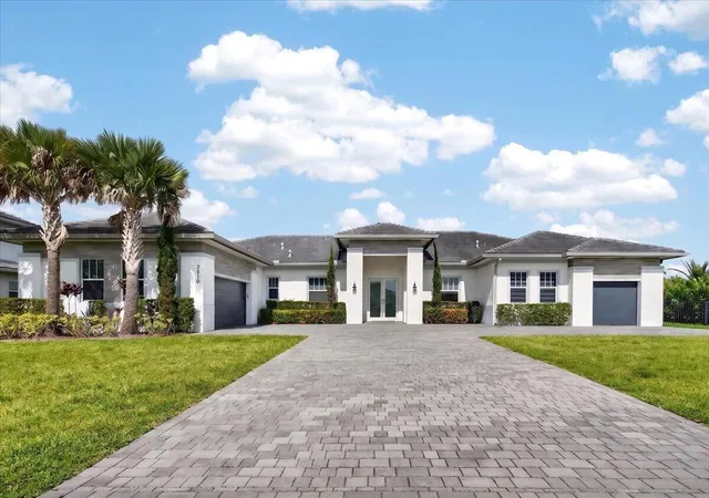 3rd image of 2010 Meadows Dr, Davie, FL 33324 | MLS# B26059758